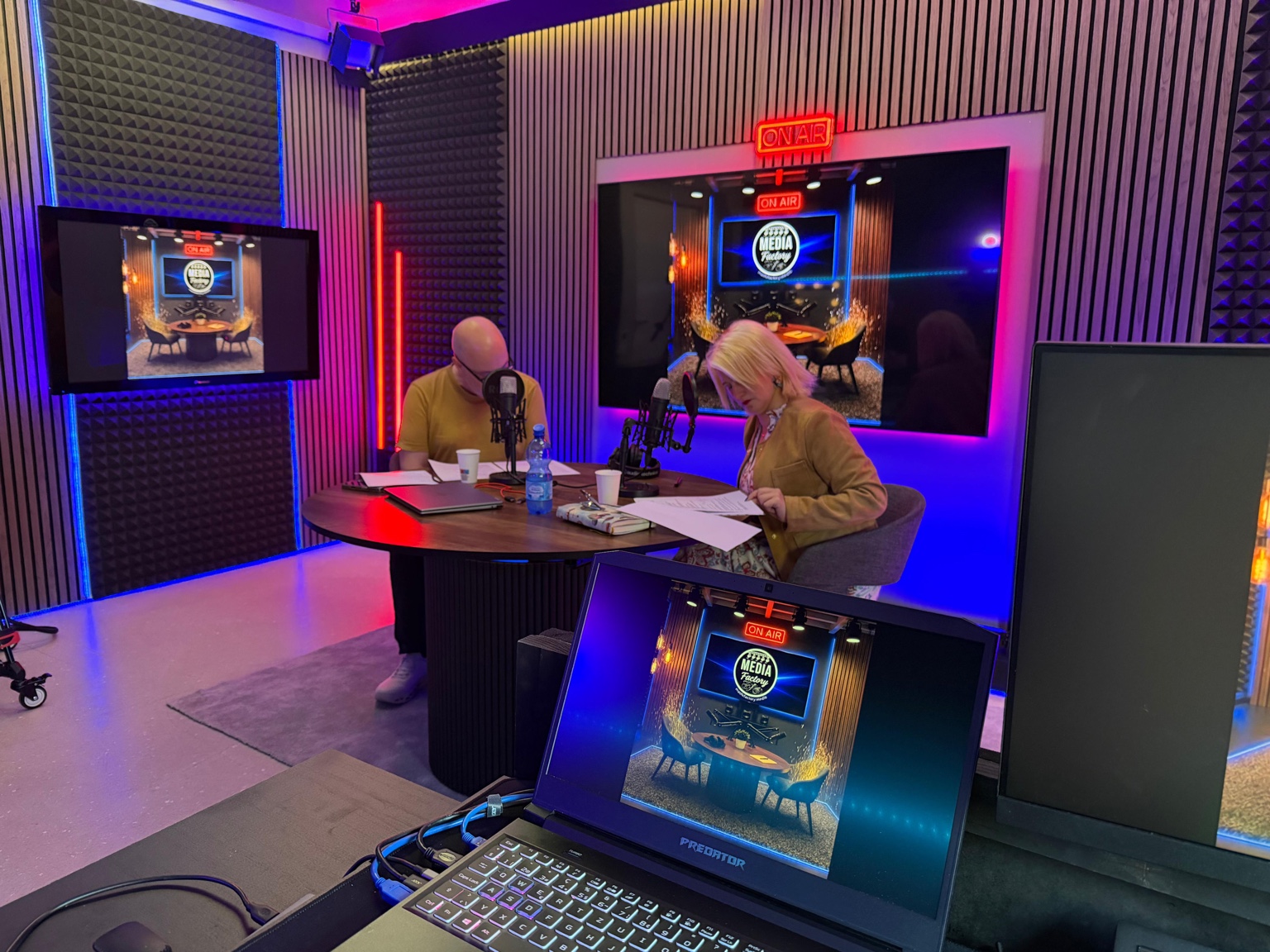 Studio MediaFactory durante una registrazione